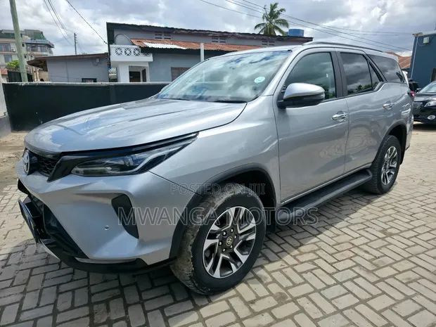 Toyota Fortuner 2.8 D AWD 2024 Silver - 1