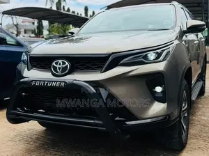 Toyota Fortuner 2.8 D AWD 2023 Grey