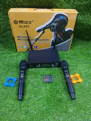 Max GLXD3 Wireless Microphone System (2 Mics, 100m Range)