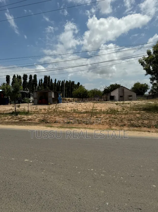 Eneo la Kupanga Linauzwa Mbezi Beach, Jangwani Beach Rd - 1