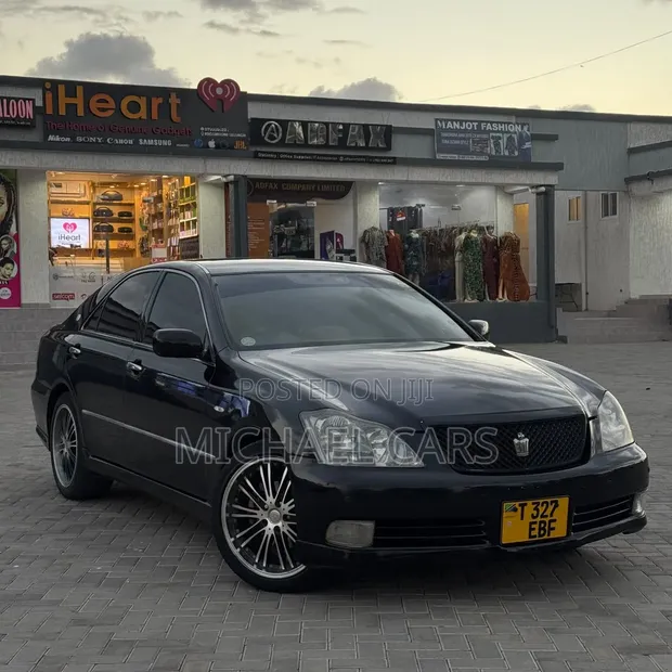 Toyota Crown Athlete 2004 Nyeusi - 1