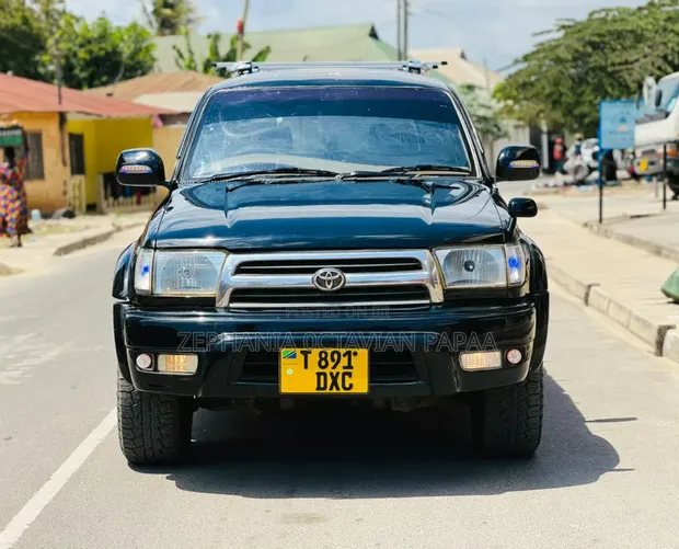Toyota Hilux Surf 2000 Black - 1