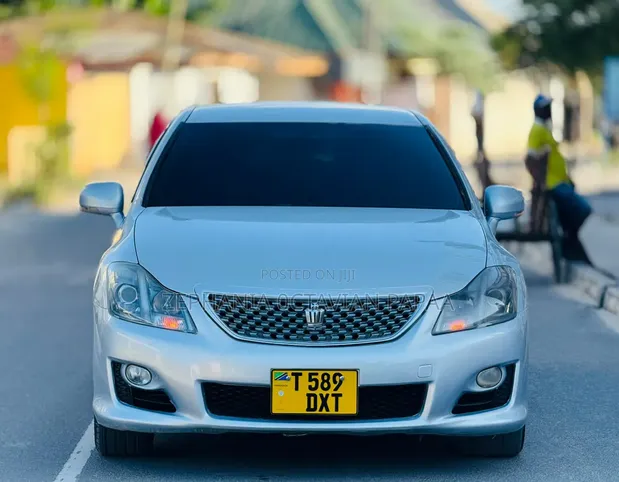 Toyota Crown 2009 Silver - 1