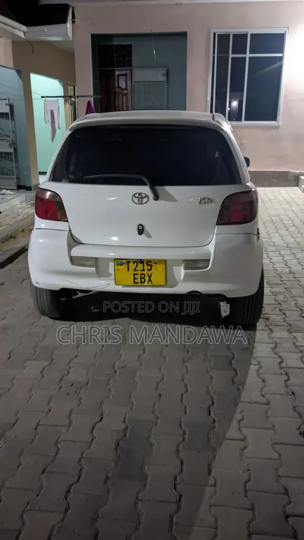 Toyota Vitz 2004 White - 1
