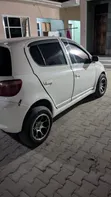 Toyota Vitz 2004 White - 2