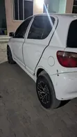 Toyota Vitz 2004 White - 4