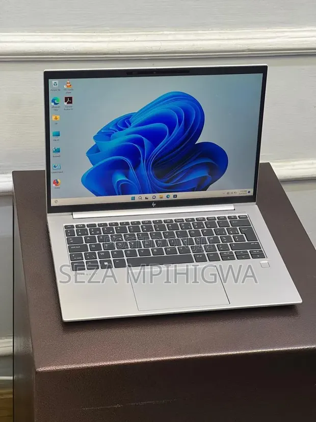Laptop HP EliteBook 845 G10 16GB RAM, 256GB SSD - 1