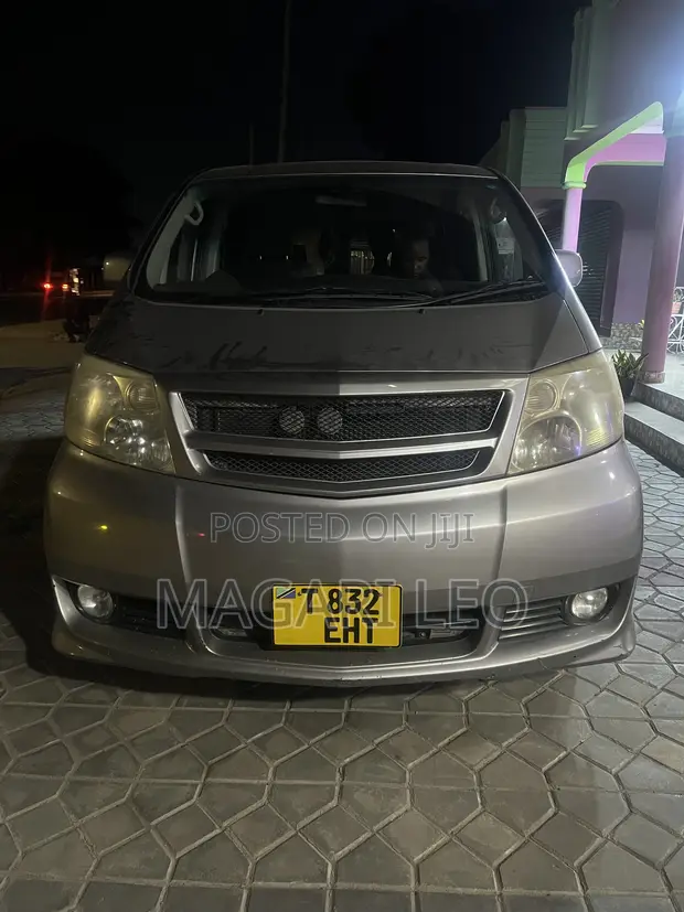 Toyota Alphard 2.4 Petrol FWD 2004 Beige - 1