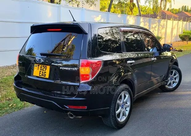 Subaru Forester 2011 Black - 1