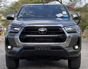 Toyota Hilux Double Cabin 2021 Burgundy