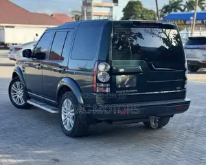 Land Rover Discovery 2015 Kijani