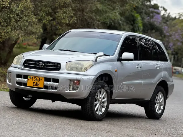 Toyota RAV4 2004 Nyeupe - 1