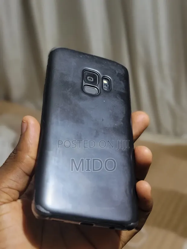 Samsung Galaxy S9 64GB Nyeusi - 1