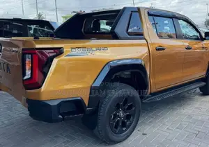 Toyota Hilux Travo Mpya 2026 Rangi ya Chungwa