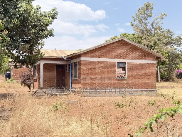 3 Bedroom House for Sale in Kiseke - 1