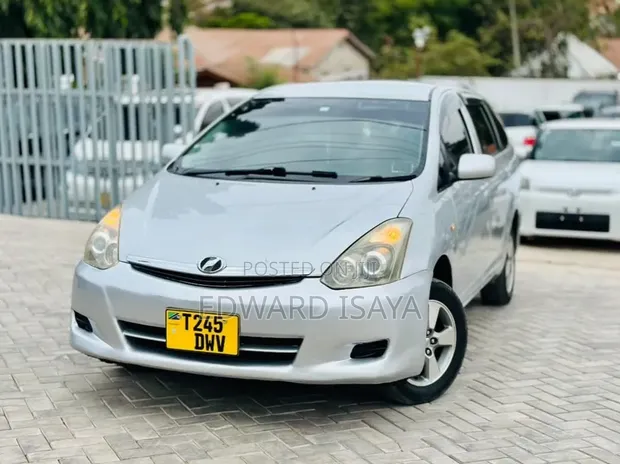 Toyota Wish 2006 Nyeupe - 1