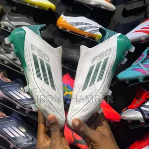 Viatu vya Mpira wa Miguu vya Adidas F50 vya Mazoezi - Vipya Kabisa