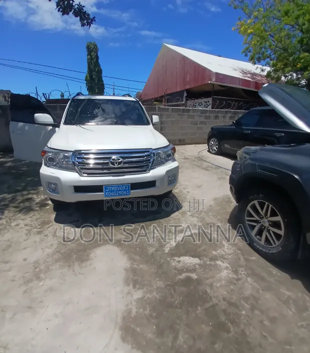 Toyota Land Cruiser Prado 2013 White - 1
