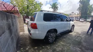 Toyota Land Cruiser Prado 2013 White
