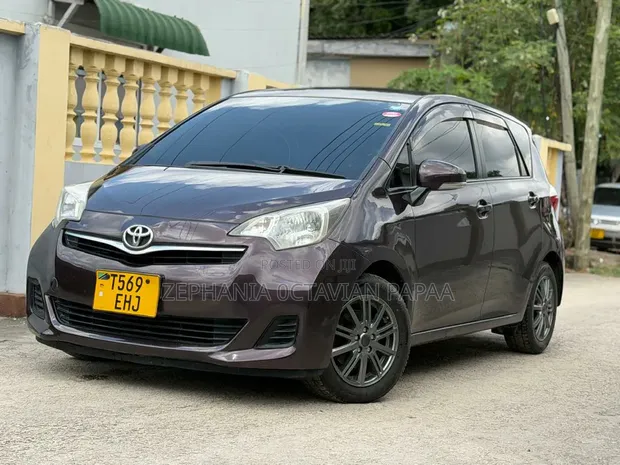 Toyota Ractis 2012 Maroon - 1
