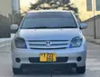 Toyota IST 2003 Nyeupe - 1