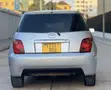 Toyota IST 2003 Nyeupe - 2