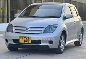 Toyota IST 2003 Nyeupe