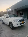 Toyota Hilux 2012 Nyeupe - 2