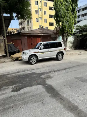Mitsubishi Pajero IO 1999 Nyeupe