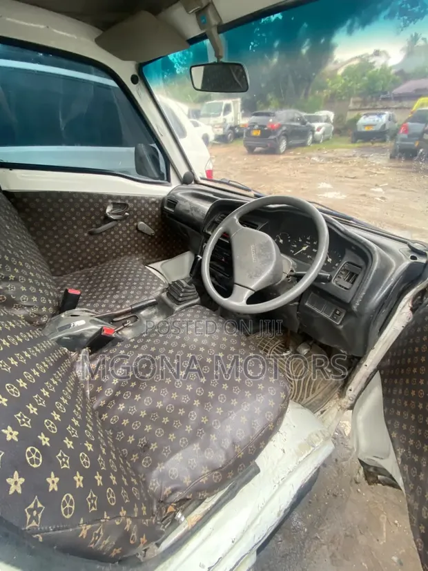 Suzuki Carry Truck 2014 Nyeupe - 1