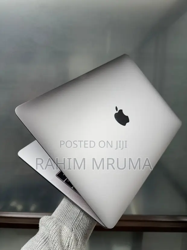 Apple MacBook Pro 2017 8GB Intel Core i5 256GB SSD - 1