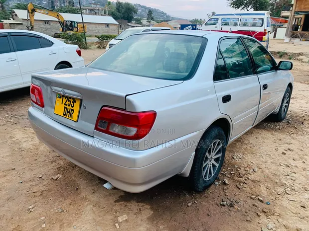 Toyota Carina 2000 Silver - 1
