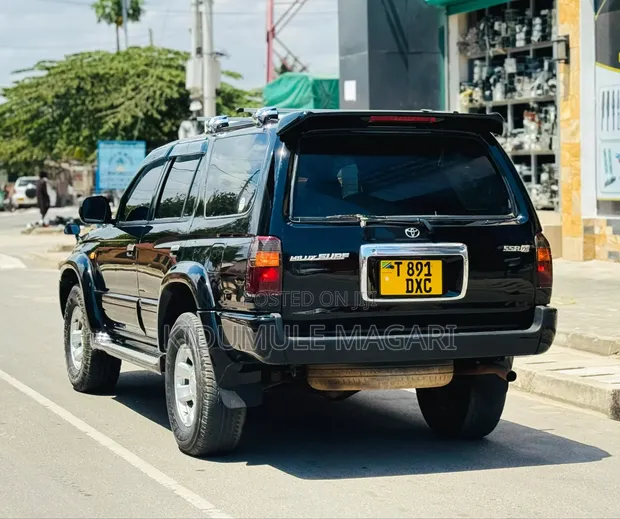 Toyota Hilux Surf 1999 Black - 1