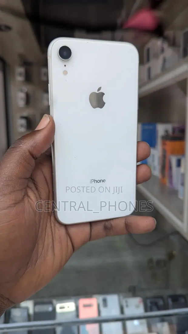 Apple iPhone XR 64GB White - 1