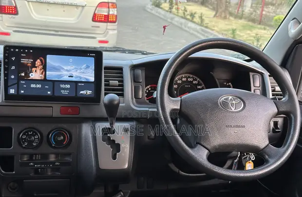 Toyota Grand HiAce 2002 Van - 1