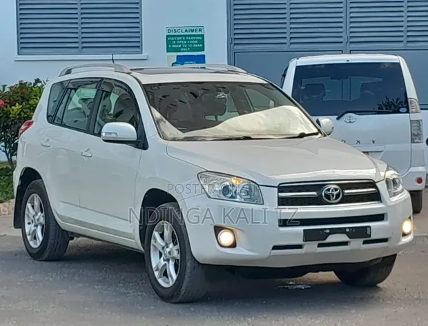 Toyota RAV4 2012 White - 1