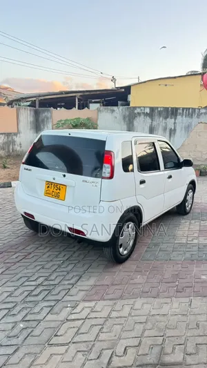 Suzuki Swift 2004 Nyeupe