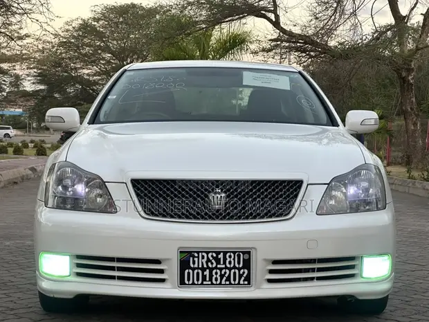 Toyota Crown Athlete Royale 2005 Nyeupe - 1