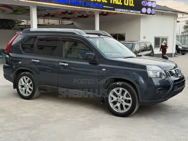 Nissan X-Trail 2.0 Petrol XE 2012 Gray - 1