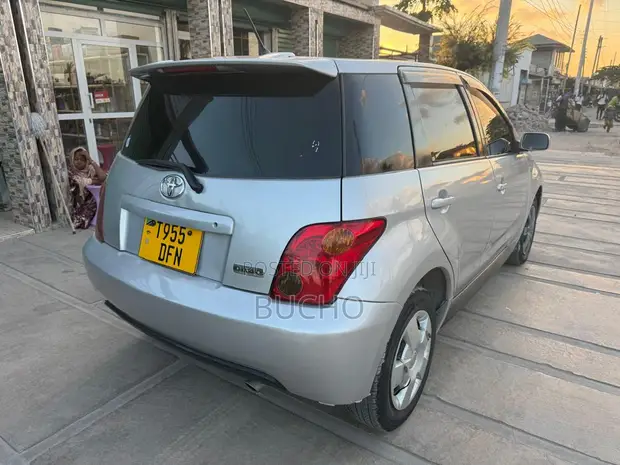 Toyota IST 2002 Silver - 1