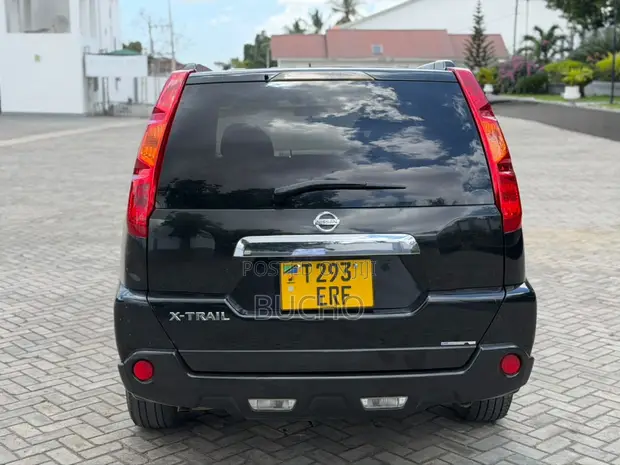 Nissan X-Trail 2010 Black - 1