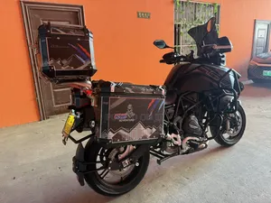 Benelli TRK 702 X 2025 - Nyeusi