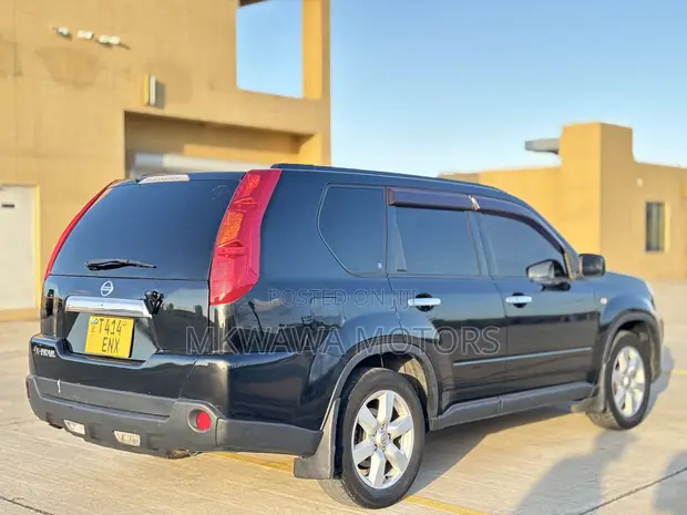 Nissan X-Trail 2010 Black - 1