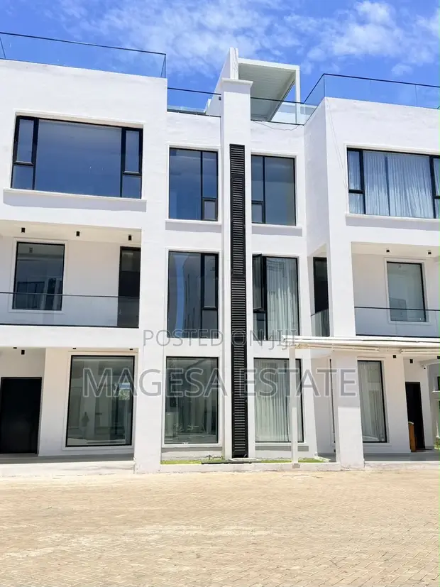 Furnished 6-Bedroom Villa for Rent in Oyster Bay - 1
