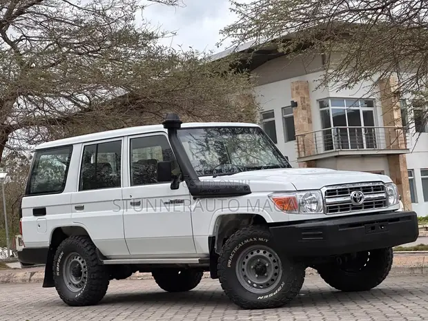 Toyota Land Cruiser 2016 White - 1