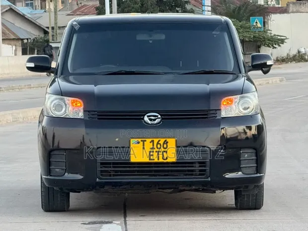 Toyota Rumion 1.5 FWD 2023 Nyeusi - 1