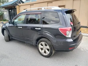 Subaru Forester 2010 Nyeusi