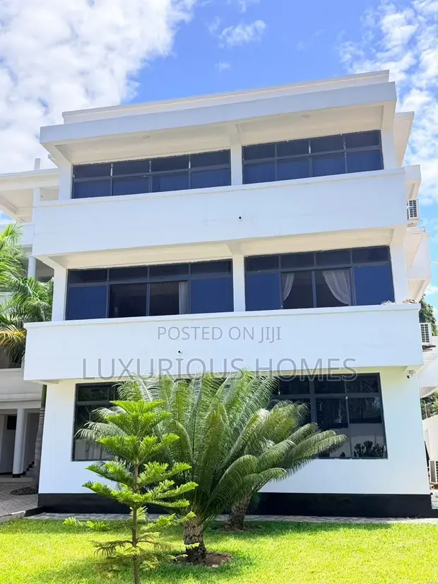 Furnished 2-Bedroom Apartment for Rent in Oyster Bay - 1