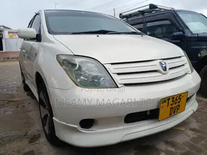 Toyota IST 2004