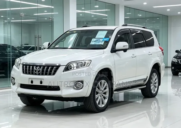 Toyota Vanguard 2013 White - 1